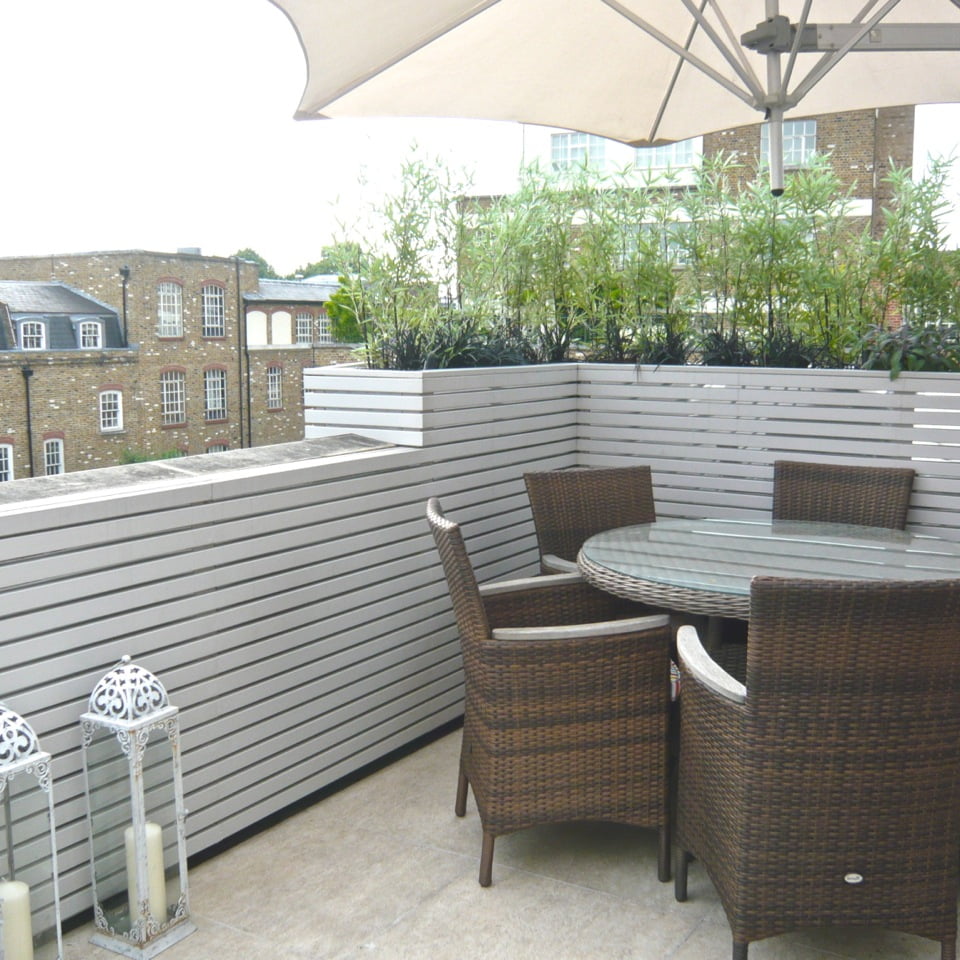 A simple & contemporary penthouse terrace in London by Jo Alderson Design