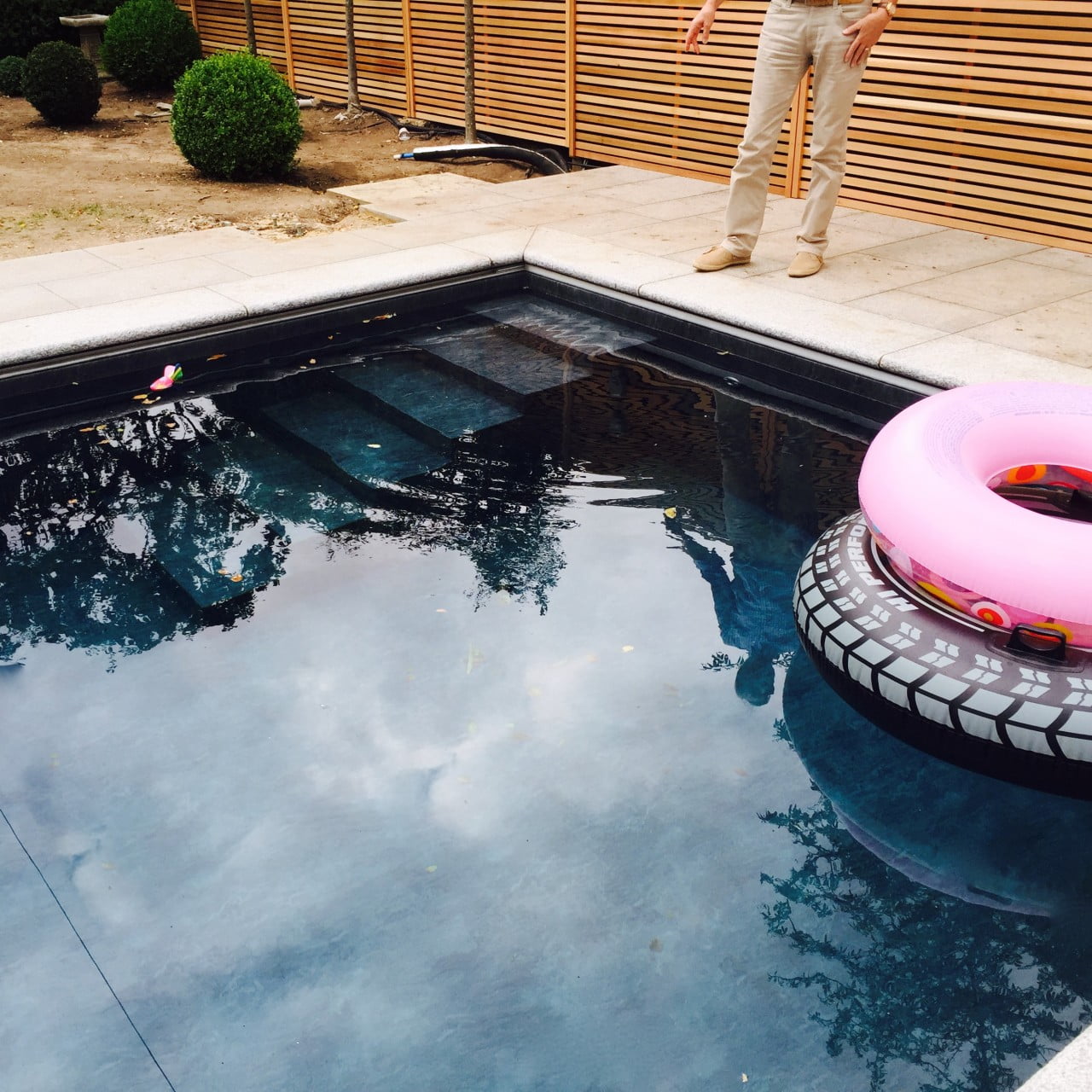 Here is the contemporary swimming pool with a slate grey liner. It looks very smart in this minimal design