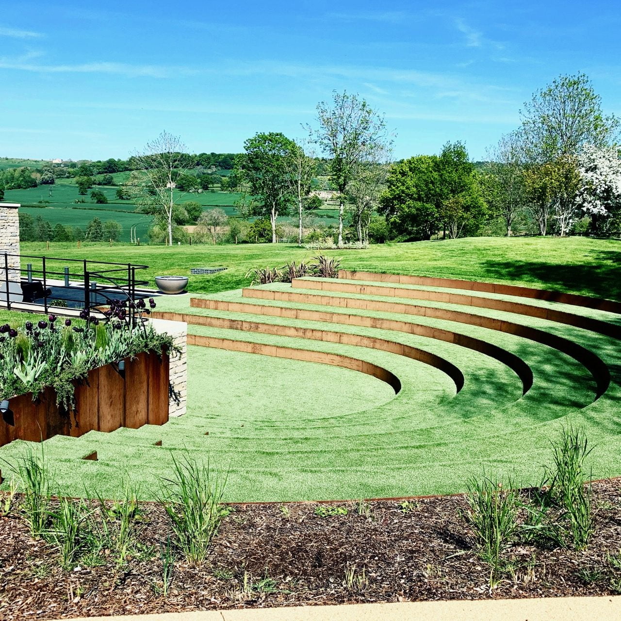 Corten steel steps in this contemporary amphitheatre by Jo Alderson Phillips Joanne Alderson Design